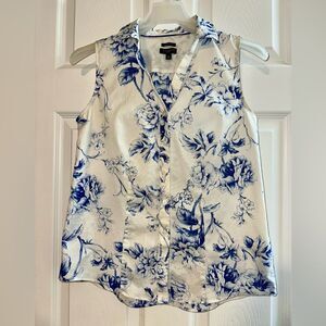 Talbots White and Blue Floral Toile Pattered Sleeveless Button Down Blouse